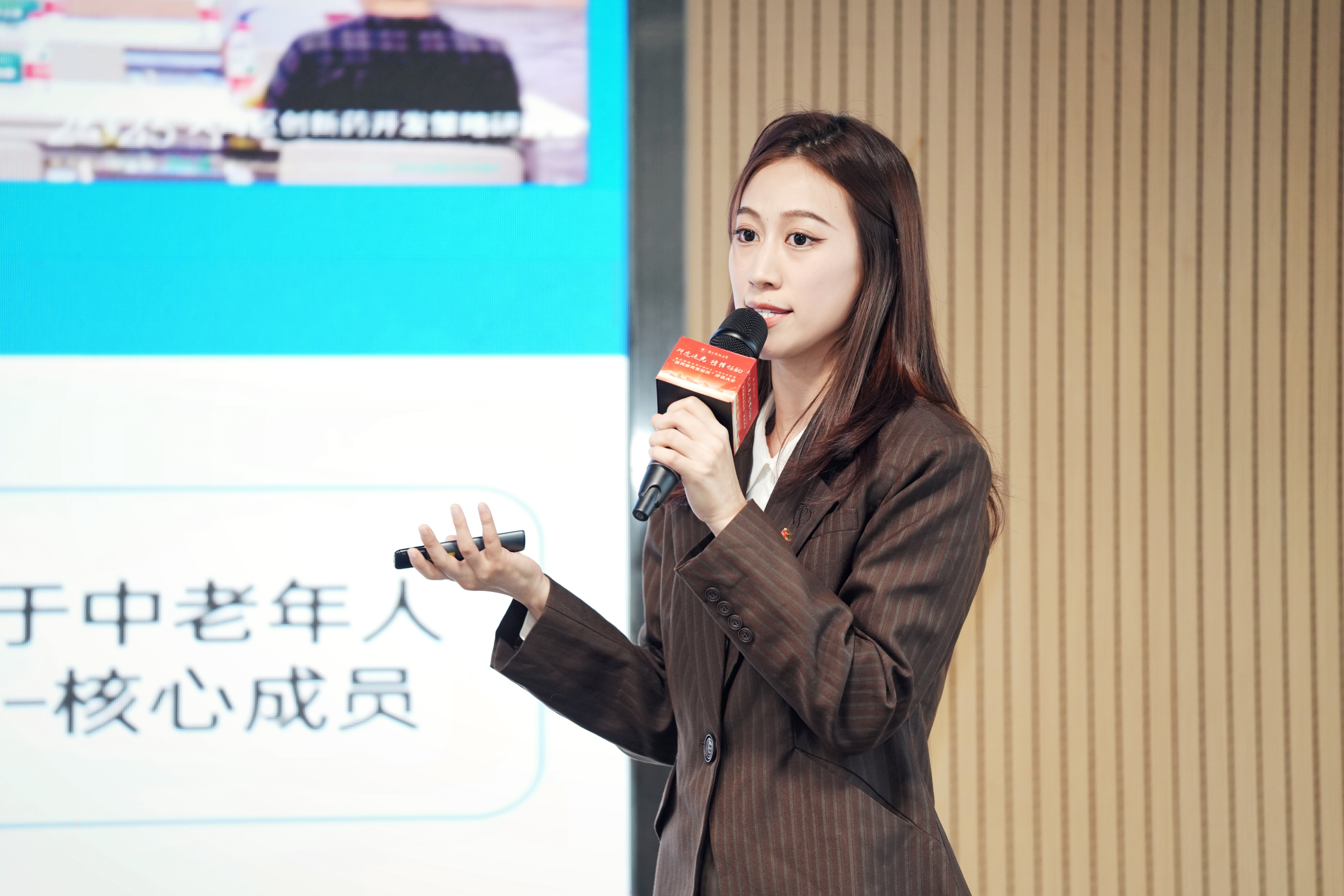 祝贺！我院2022级硕士研究生张子欣再次获评南科大“优秀研究生标兵”